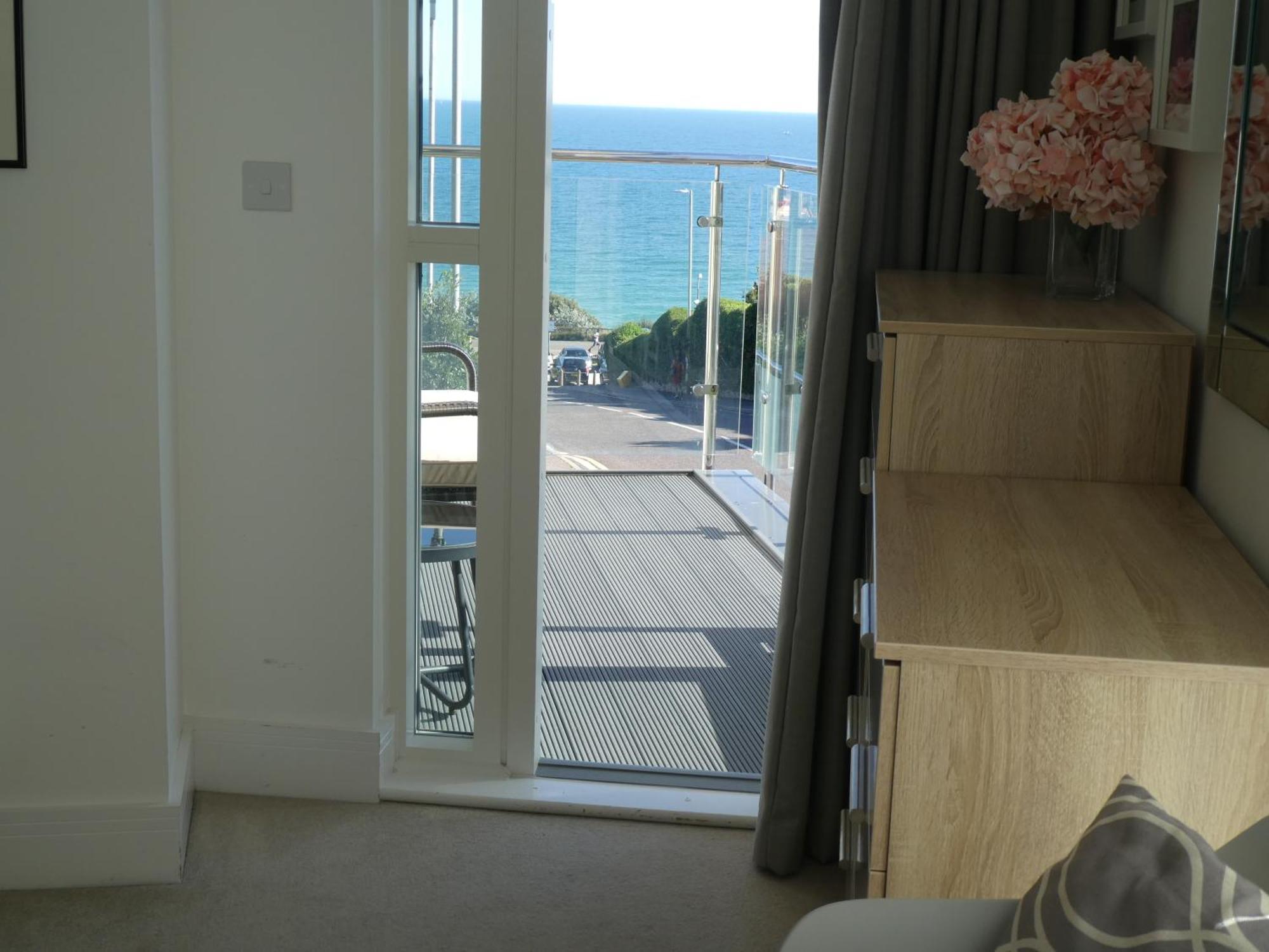 Seaview West Coast - Exceptional - 2 Bedrooms Sleeps 5 -Stunning Sea Views - 500 Metres To Beach Μπόρνμουθ Εξωτερικό φωτογραφία